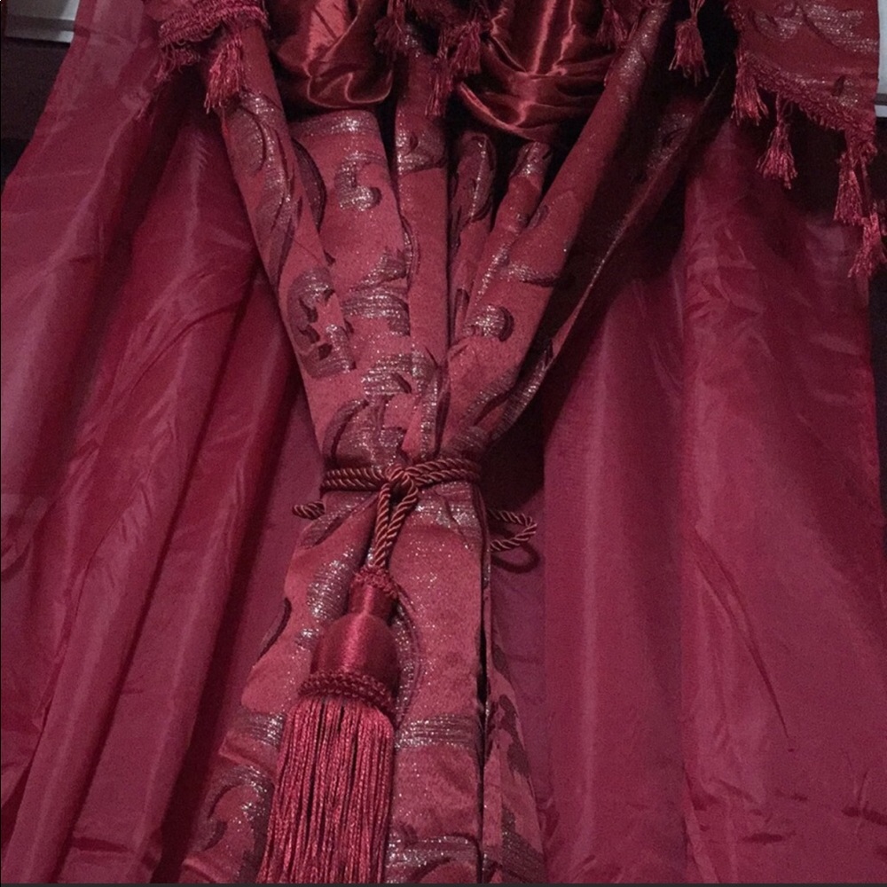 Curtains - Picture 2 of 2